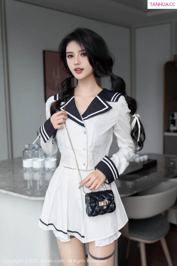 李浅浅  [XiuRen]高清写真图 2023.10.18 No.7526 浅浅Danny 丝袜美腿第12张图片